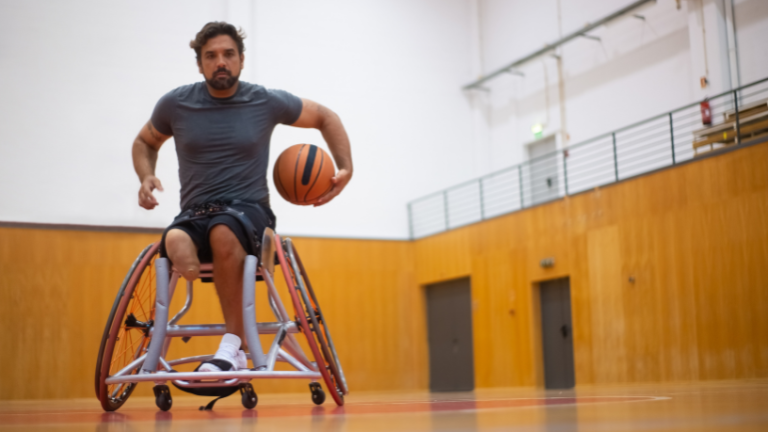 Elias Assum Sabbag Junior explora como o esporte promove inclusão social e transforma vidas.