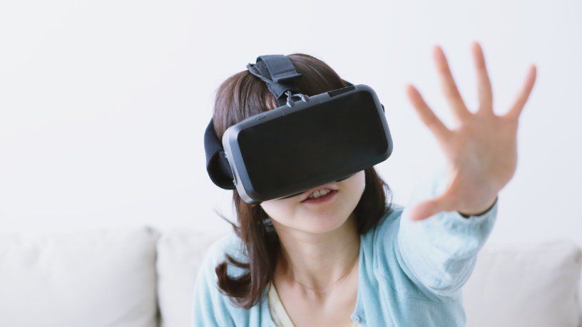 Ensinar com RA permite explorar dados do mundo real, despertar protagonismo e ampliar o engajamento dos estudantes — perspectiva destacada por Sérgio Bento De Araújo.