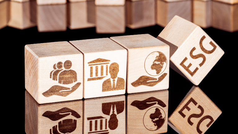 Descubra o ESG como diferencial competitivo nas construtoras O ESG virou diferencial competitivo nas construtoras ao influenciar investimento, reputação e vendas, comenta Alex Nabuco dos Santos.